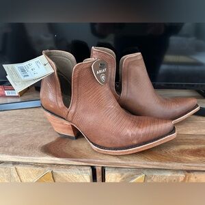 Ariat Women's Tan Leather Ankle Booties — NWT SIZE 8.5